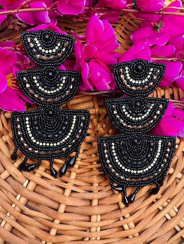 Tribal Handmade – Magnetic Black Earings