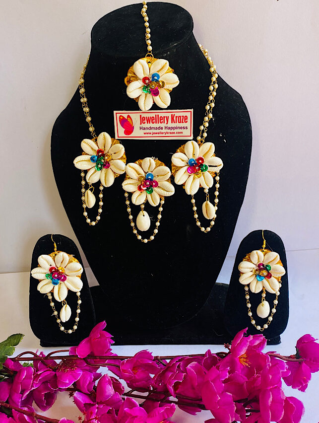 Shakuntala’s Floral – Cherished Cowrishell Floral Set
