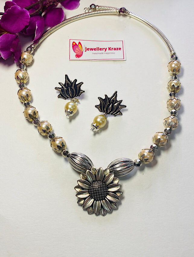 Tribal Handmade – Shinny Silver Sunflower Necklace Set